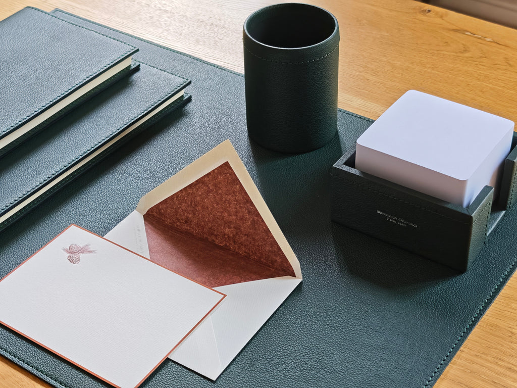 Round pencil holder