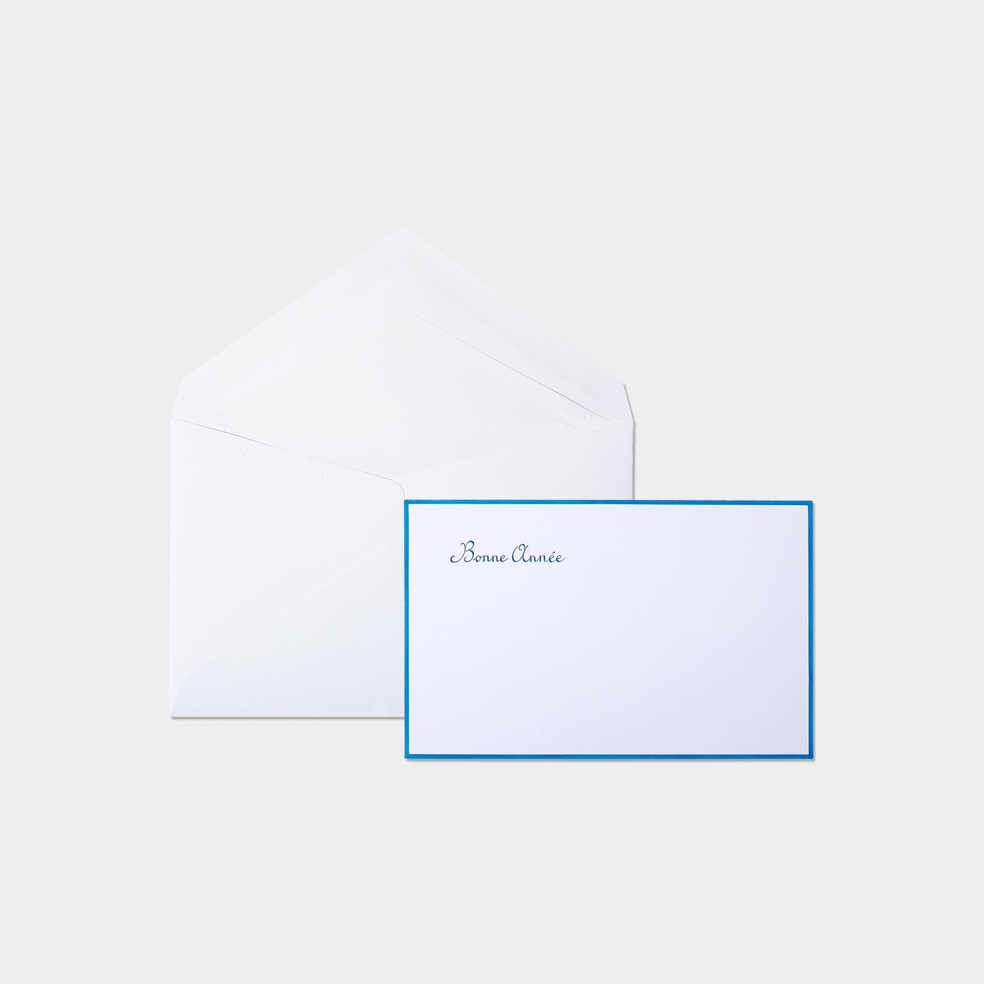 Carte festive motif bonne année bleu et son enveloppe assortie blanche