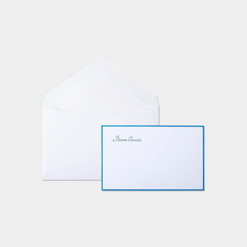 Carte festive motif bonne année bleu et son enveloppe assortie blanche