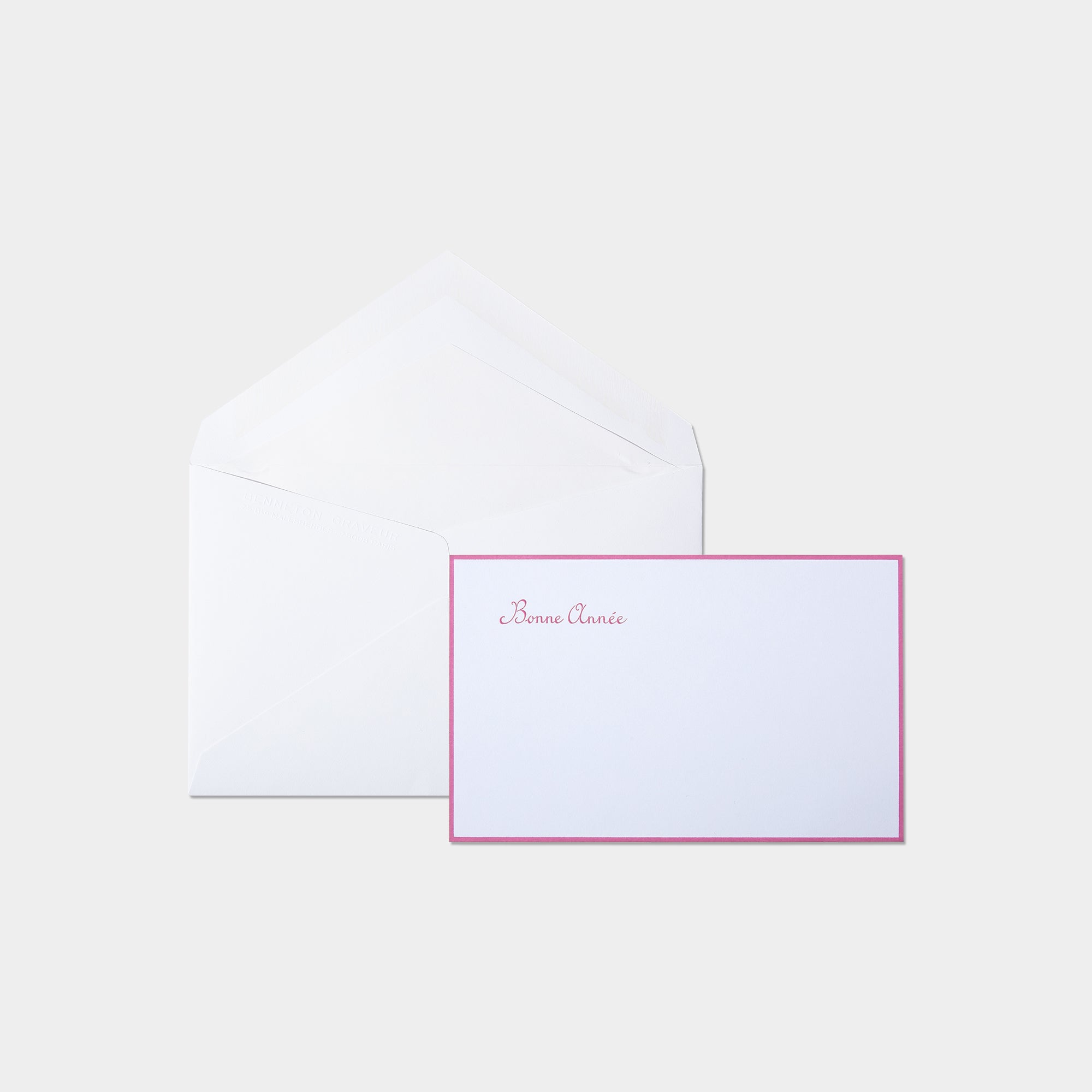 Carte festive motif bonne année rose et son enveloppe assortie blanche
