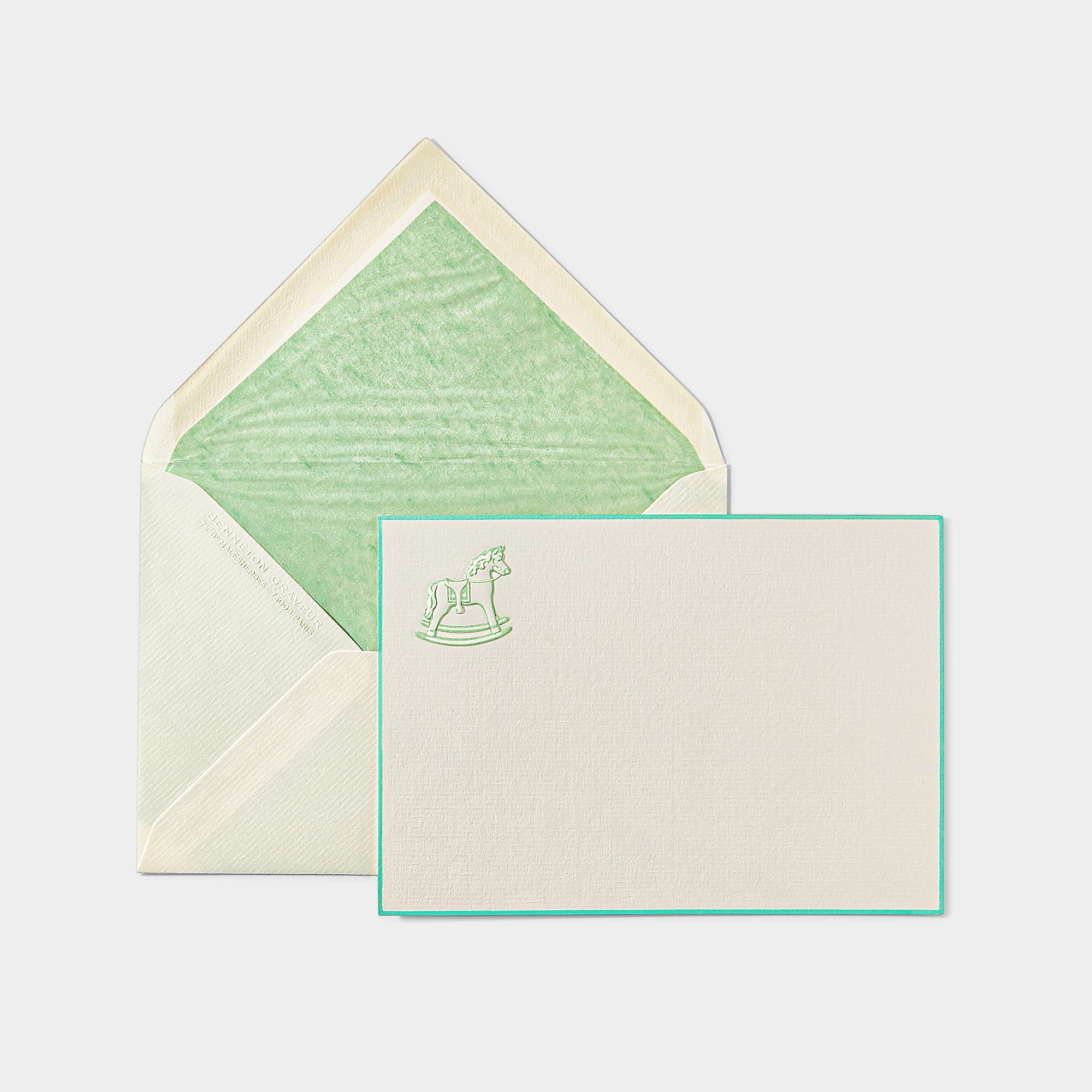 Carte et enveloppe assortie motif cheval a bascule vert clair