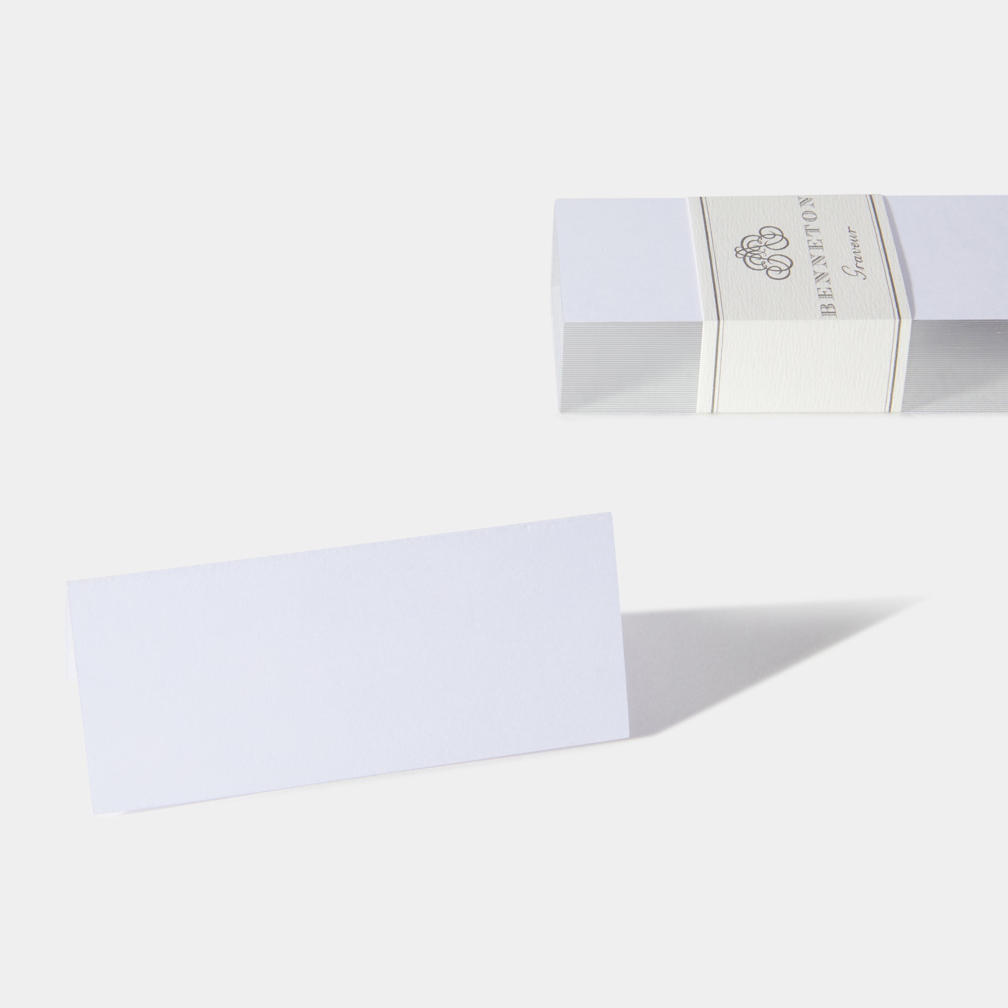 Cartes de table chevalet tranches argent Benneton Graveur