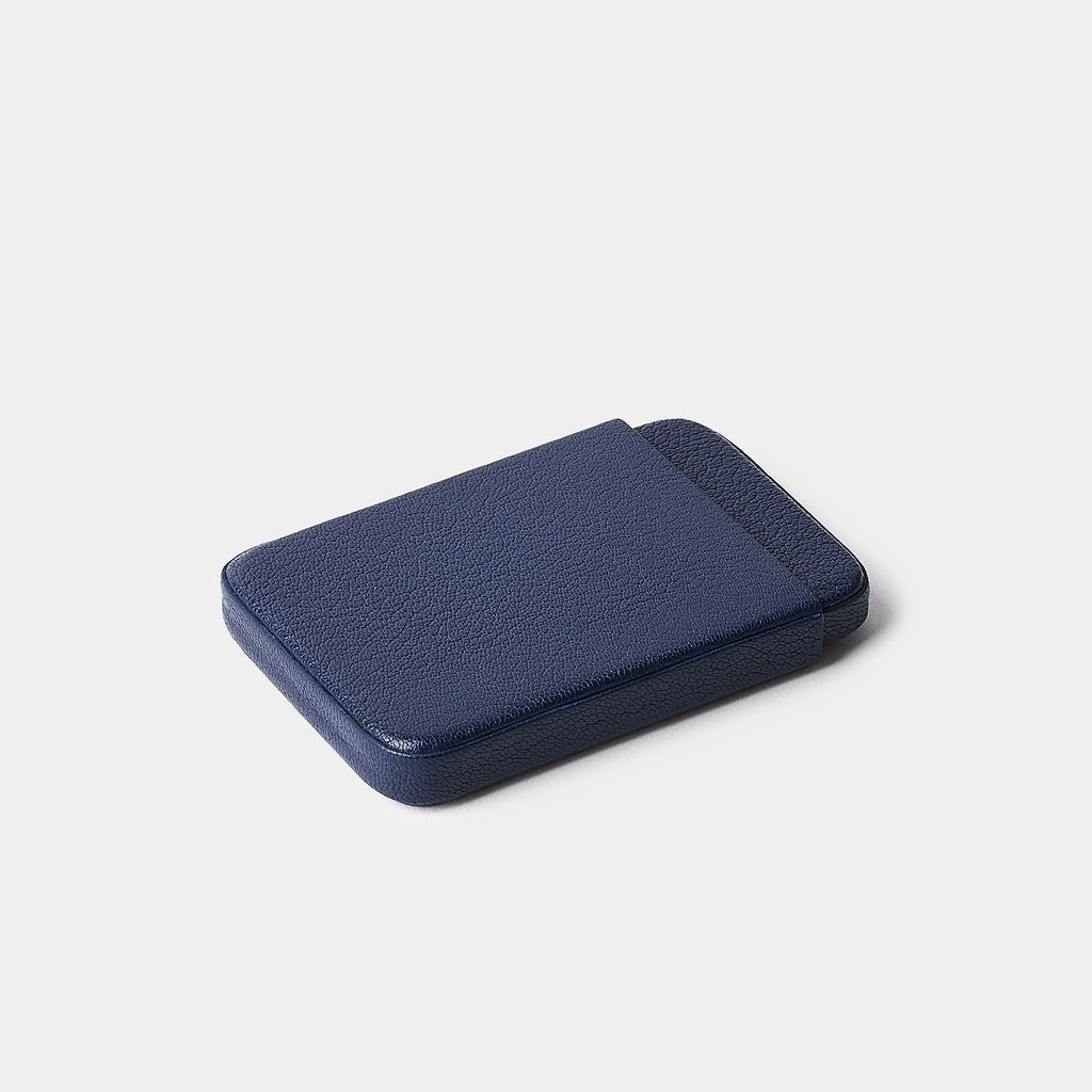 Coulisseau porte-cartes en cuir de chèvre bleu marine Benneton Graveur fermé