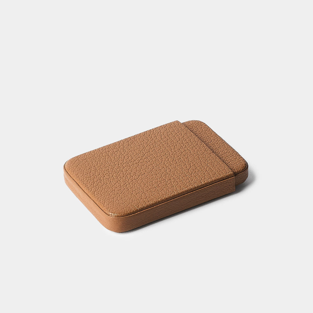 Coulisseau porte-cartes en cuir de chèvre camel Benneton Graveur fermé