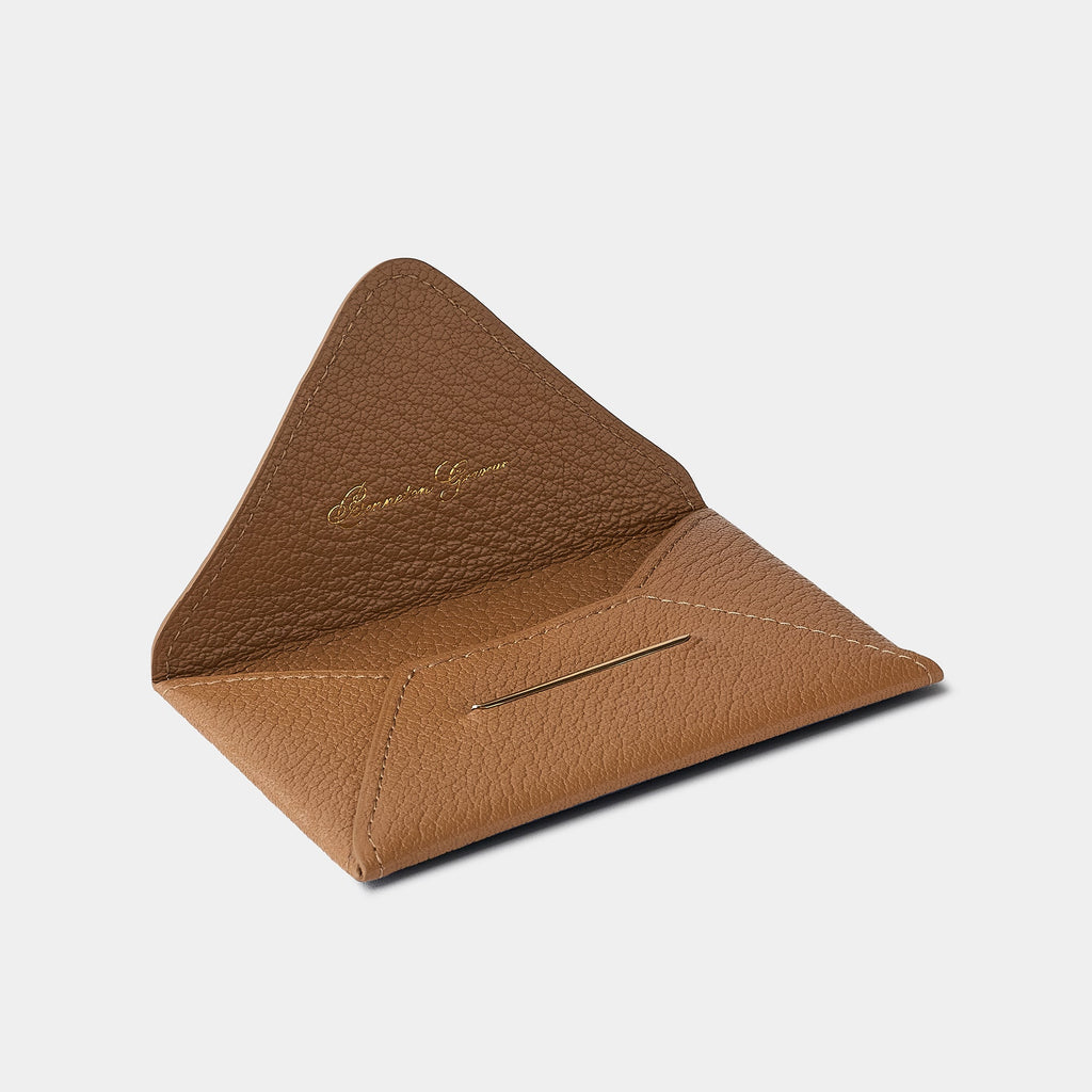 Enveloppe porte-cartes en cuir de chèvre camel Benneton Graveur ouvert