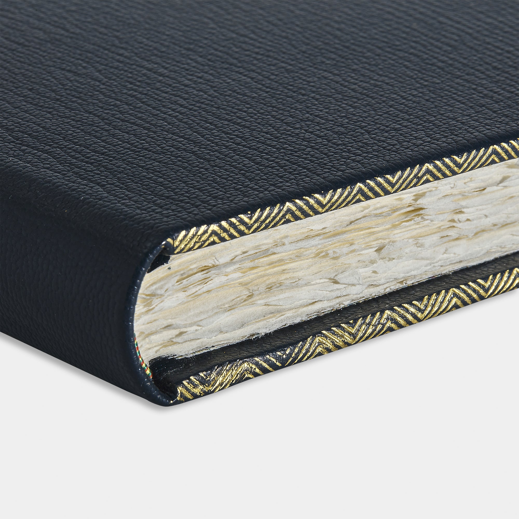 Zoom livre d'or cuir maroquin bleu marine Benneton Graveur fermé