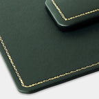 Zoom plan de table en cuir rectangulaire vert Benneton Graveur