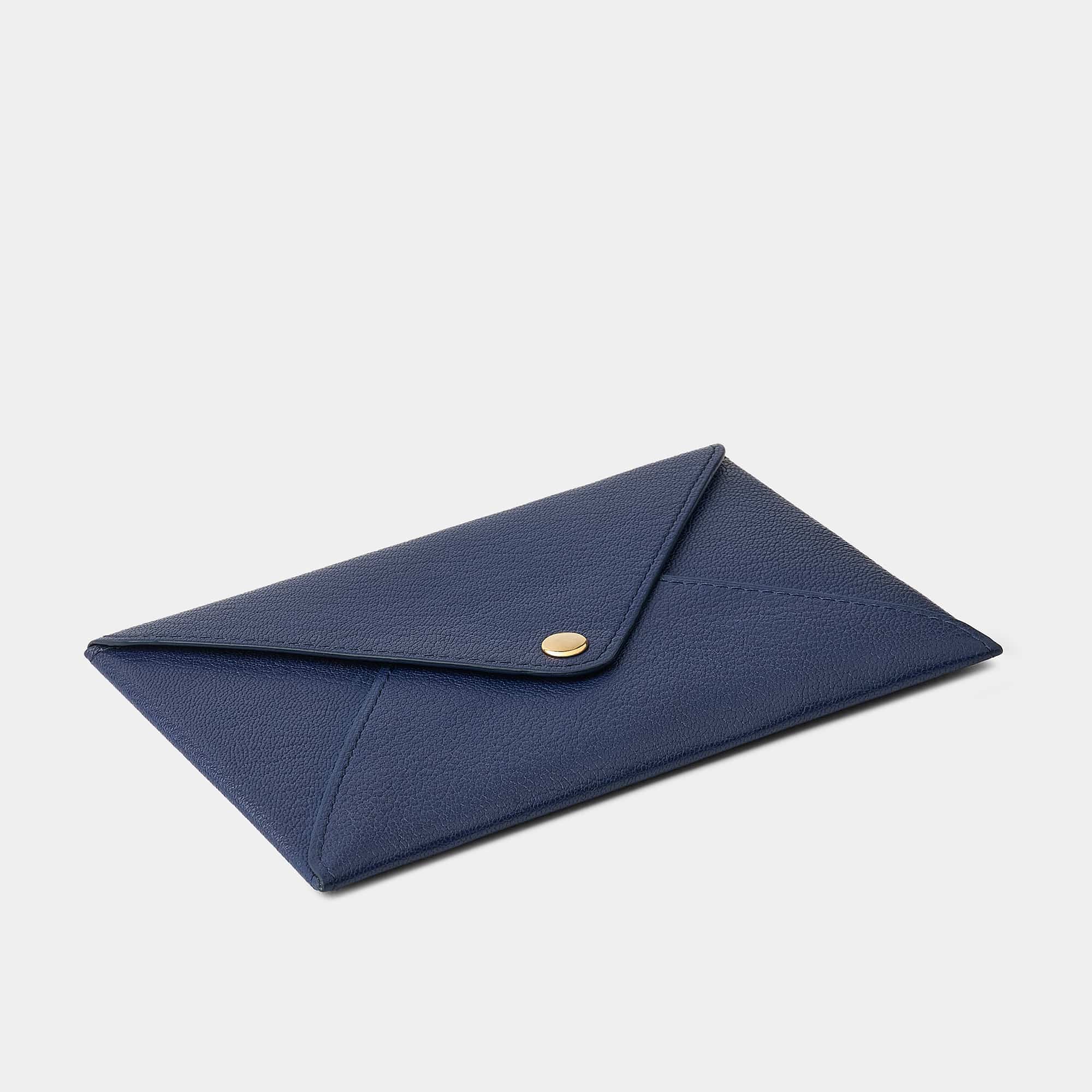 Pochette enveloppe en cuir de chèvre Bleu marine Benneton Graveur fermé