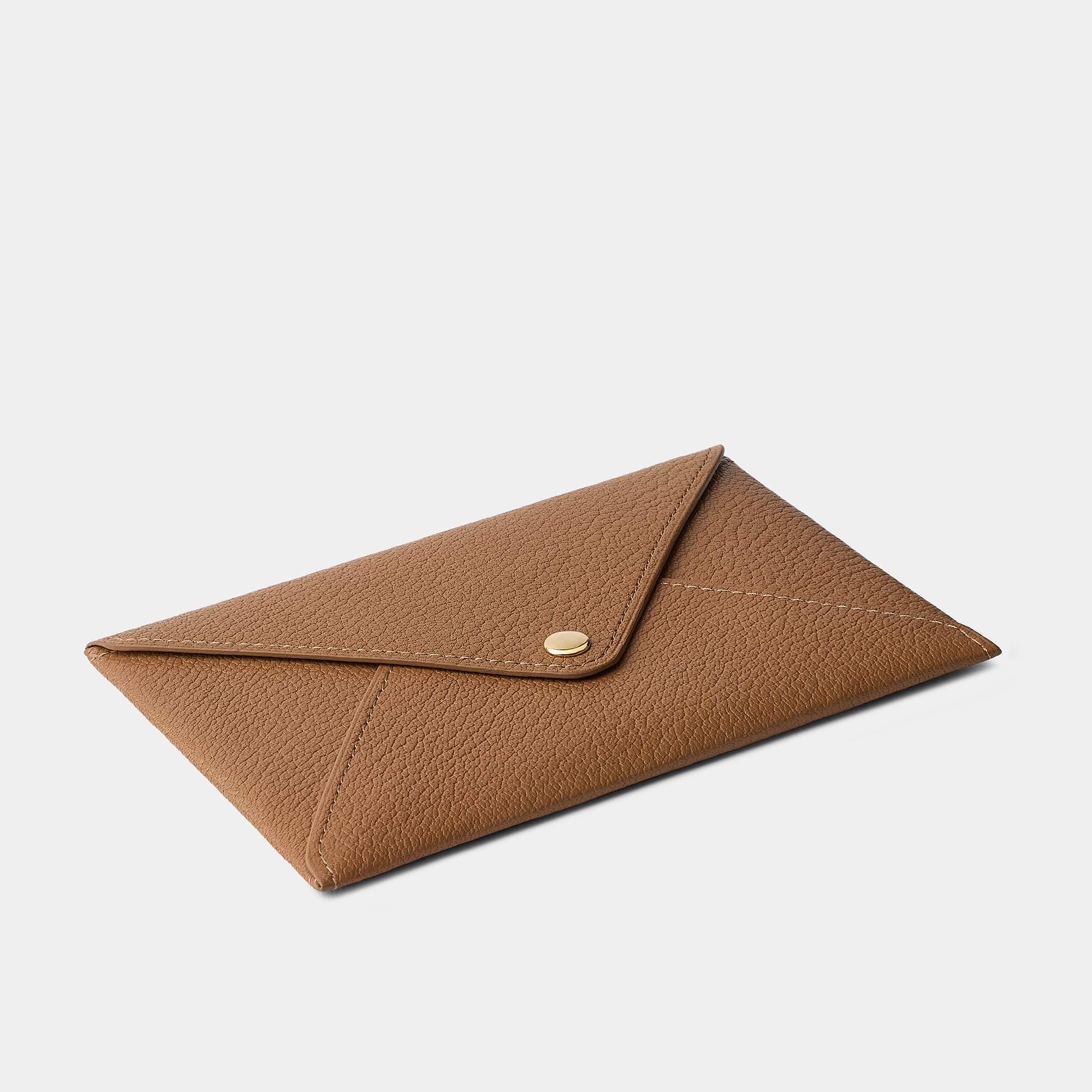 Pochette enveloppe en cuir de chèvre Camel Benneton Graveur fermé